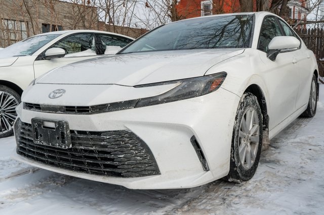 2025 Toyota Camry LE's photo