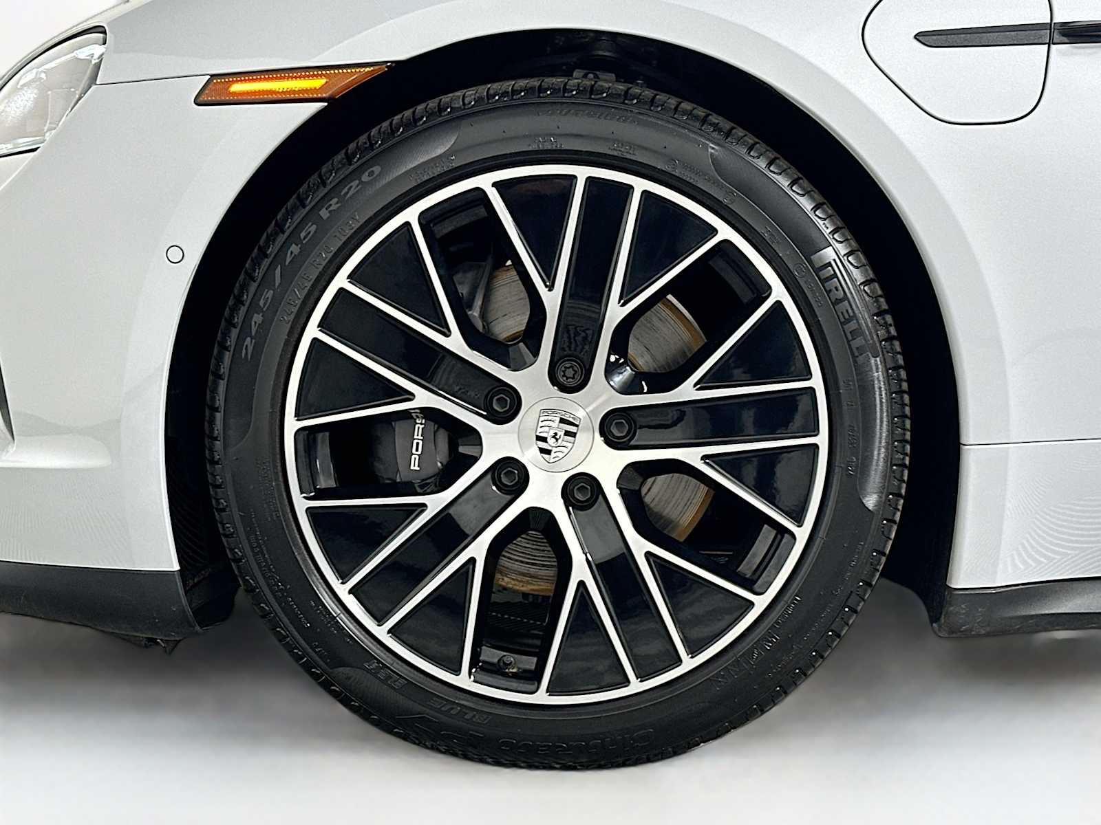 2025 Porsche Taycan photo 27