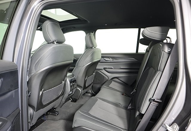 2025 Jeep Grand Cherokee Laredo X photo 10