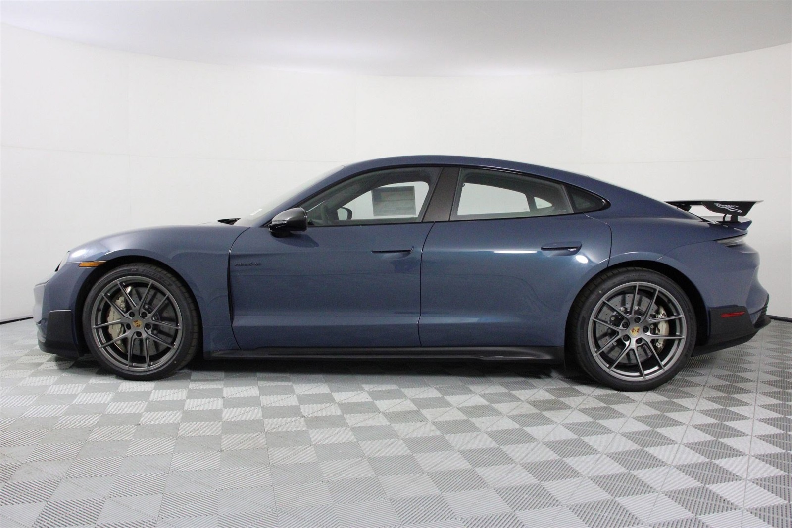 2025 Porsche Taycan Turbo GT photo 2