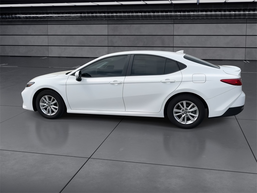 2025 Toyota Camry LE photo 5