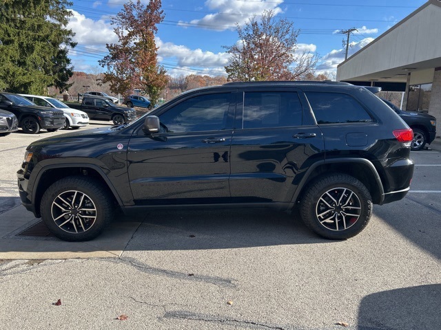 2021 Jeep Grand Cherokee Trailhawk photo 2