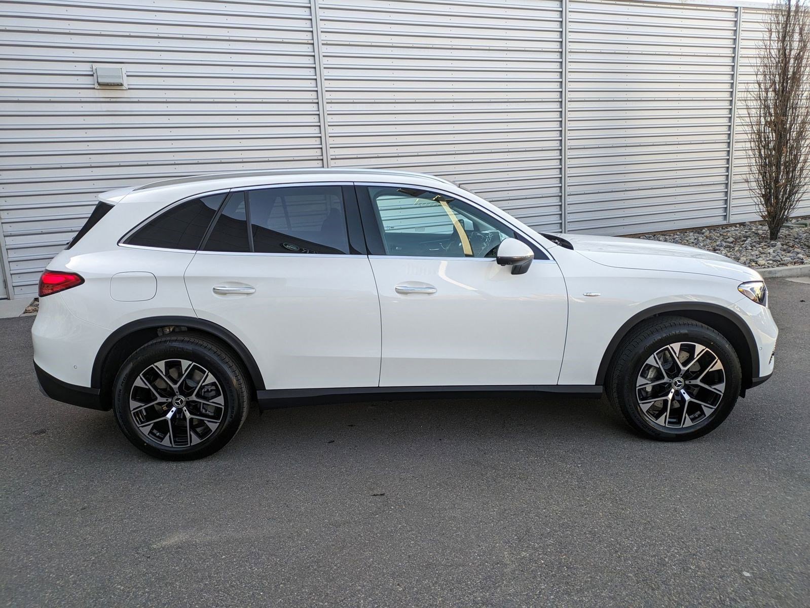 2025 Mercedes Benz GLC 350e 4MATIC photo 2