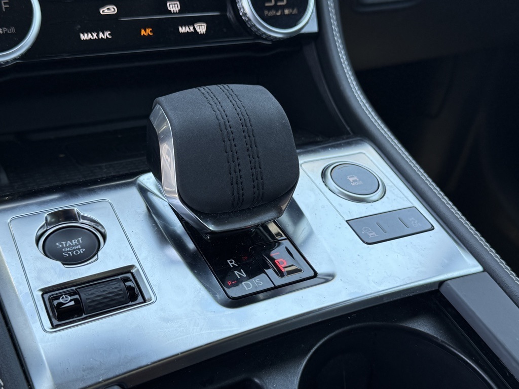 2024 Jaguar F-PACE P400 R-Dynamic S photo 16