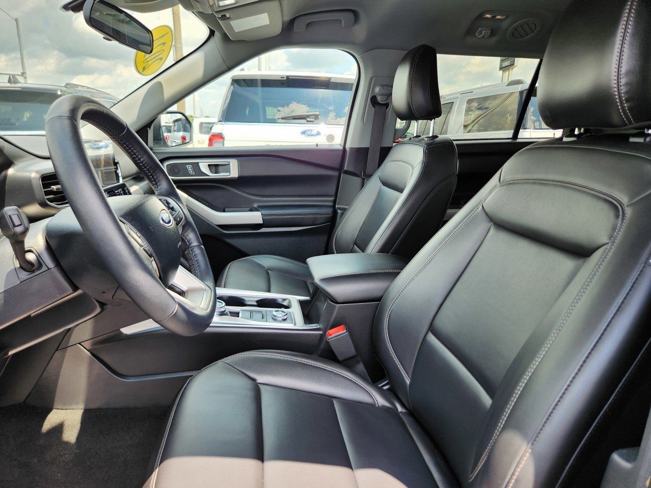 2024 Ford Explorer XLT photo 21