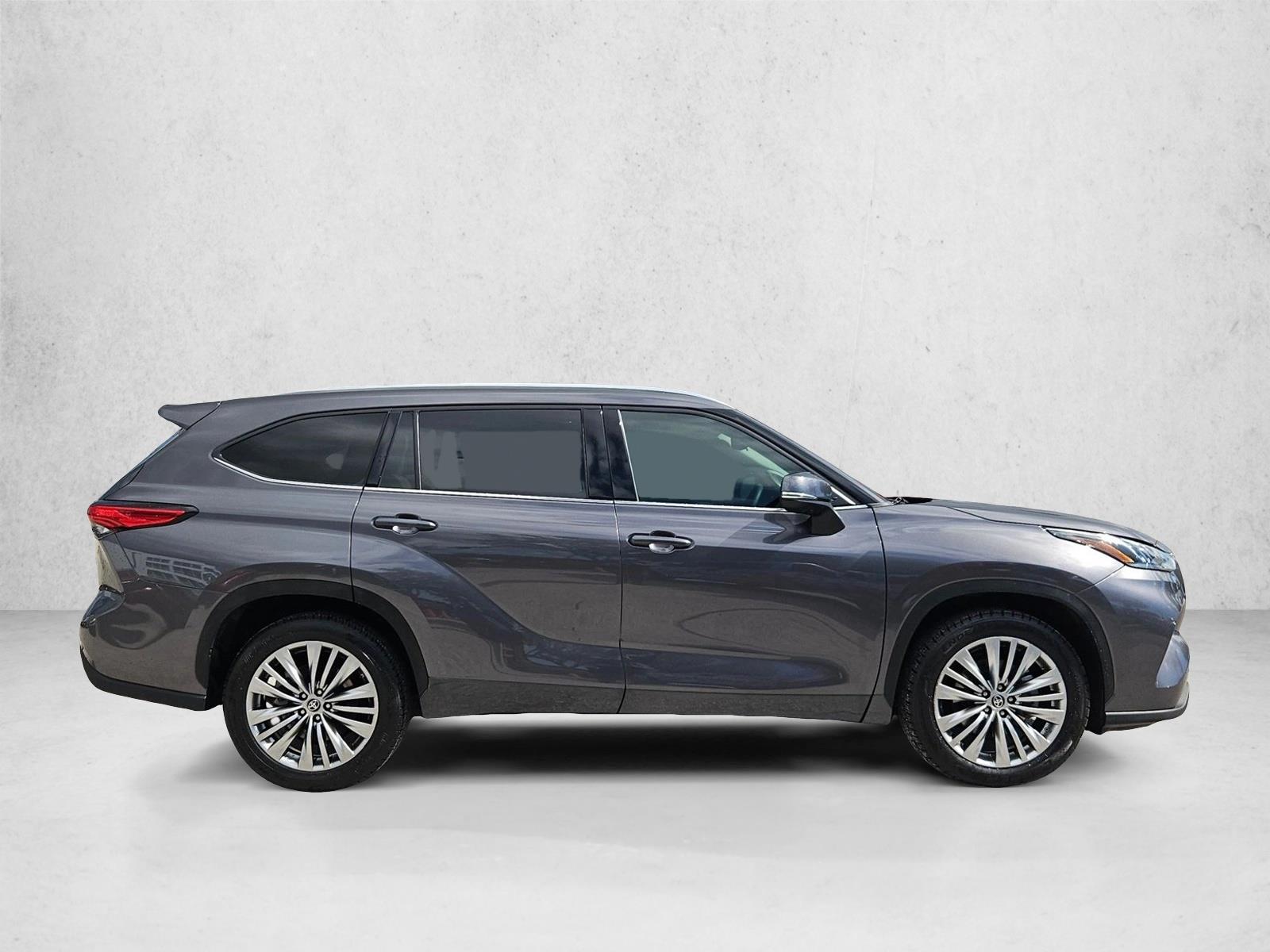 2022 Toyota Highlander Platinum photo 4