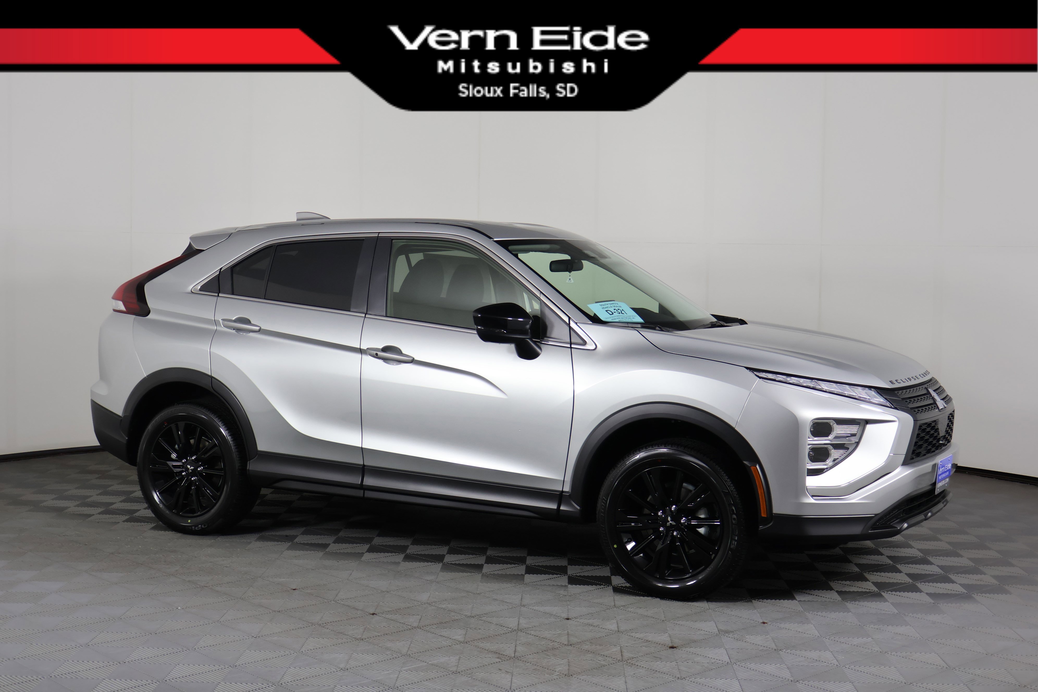 2025 Mitsubishi Eclipse Cross LE's photo