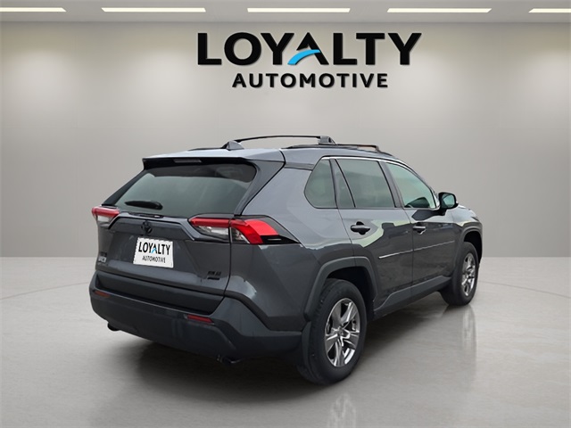 2025 Toyota RAV4 XLE photo 4