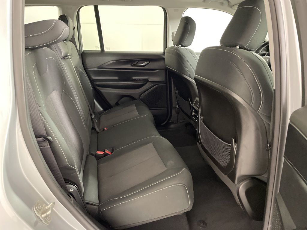 2023 Jeep Grand Cherokee Laredo photo 36