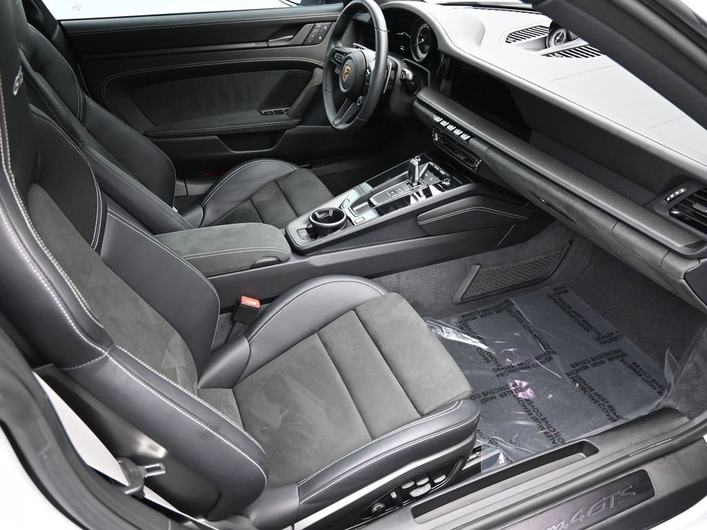 2024 Porsche 911 4 GTS photo 7