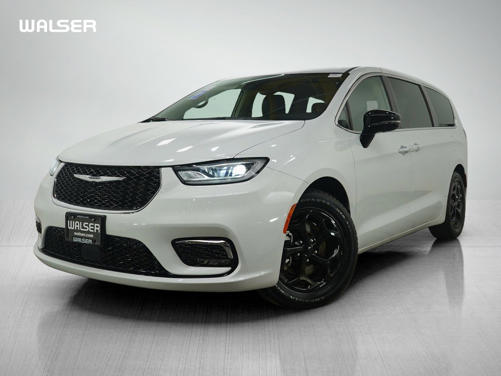 2024 Chrysler Pacifica Limited's photo