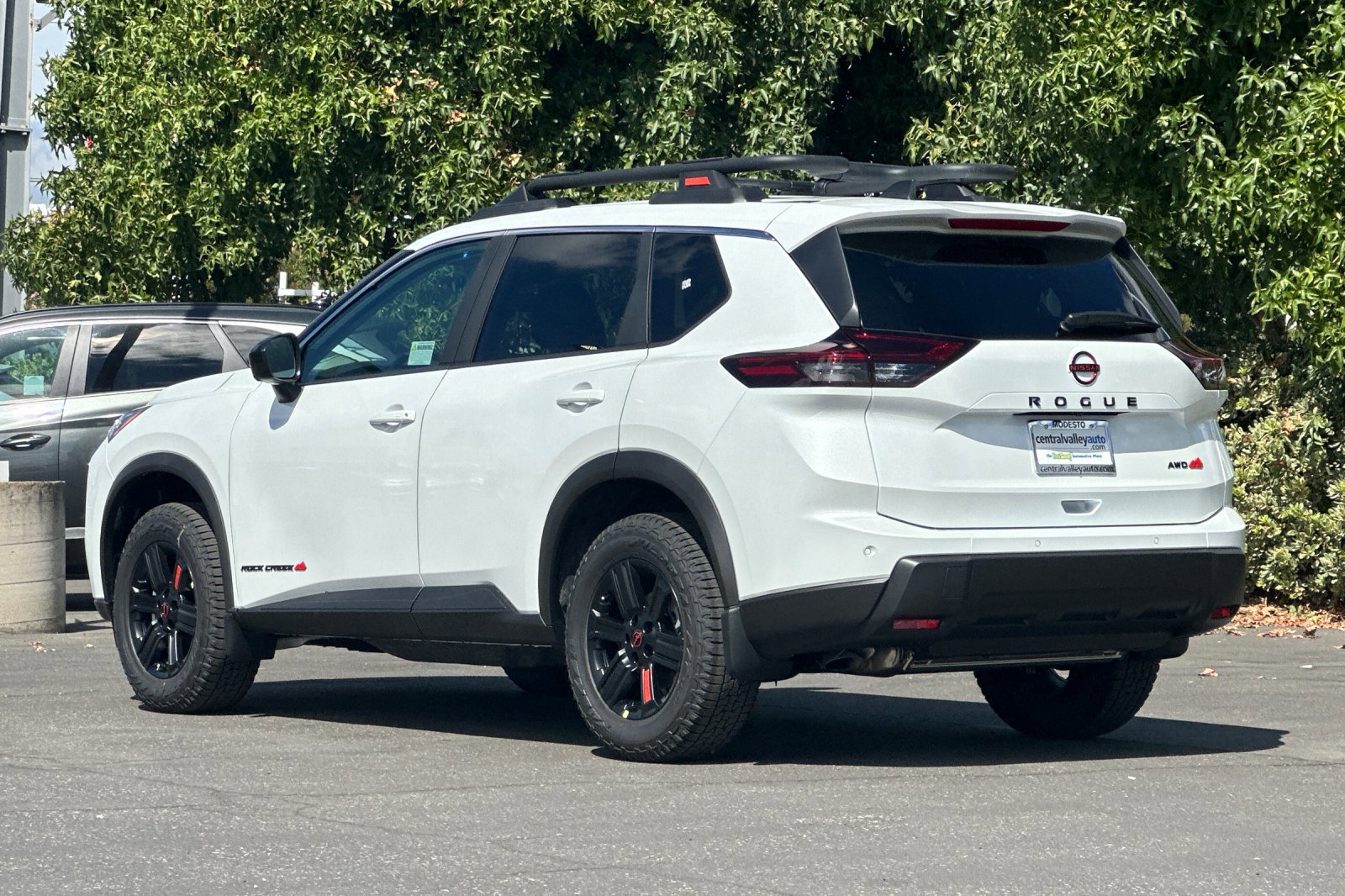2026 Nissan Rogue AWD photo 4