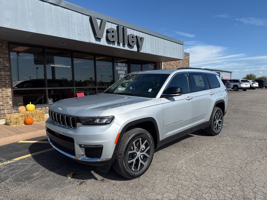 2025 Jeep Grand Cherokee Limited photo 2