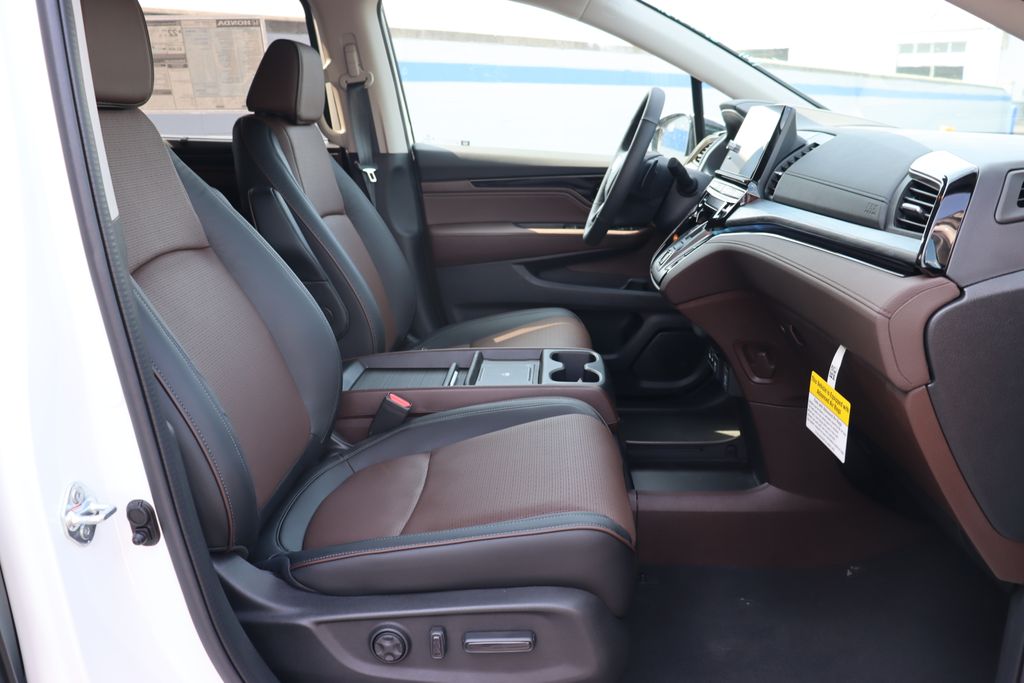 2026 Honda Odyssey Elite photo 21