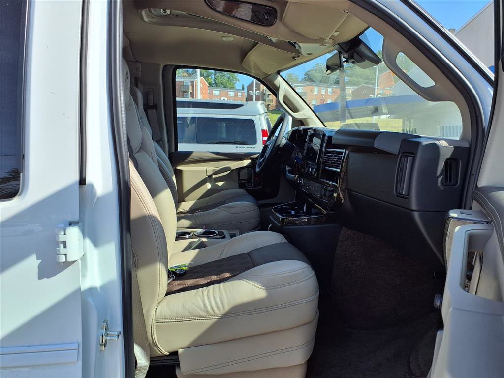 2025 Gmc Savana Cargo 2500 photo 2
