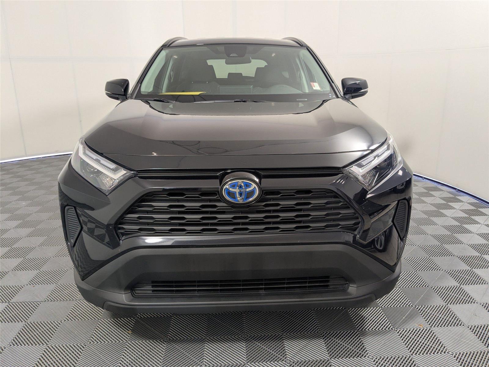 2024 Toyota RAV4 Hybrid XLE photo 18
