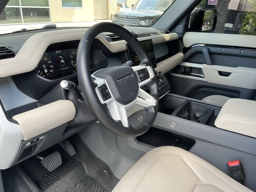 2022 Land Rover Defender 110 S photo 11