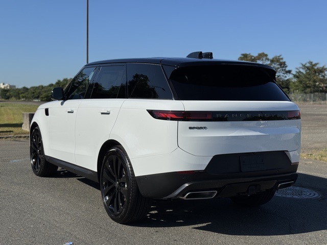 2025 Land Rover Range Rover Sport SE photo 3