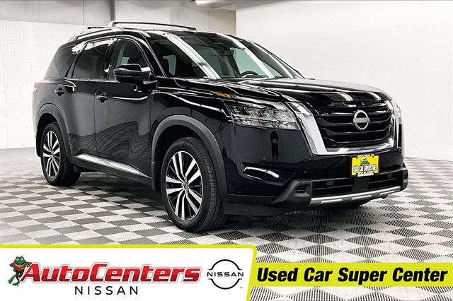 2024 Nissan Pathfinder Platinum's photo