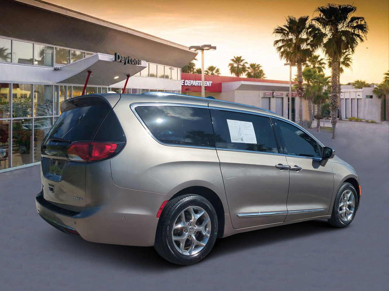 2017 Chrysler Pacifica Limited photo 3