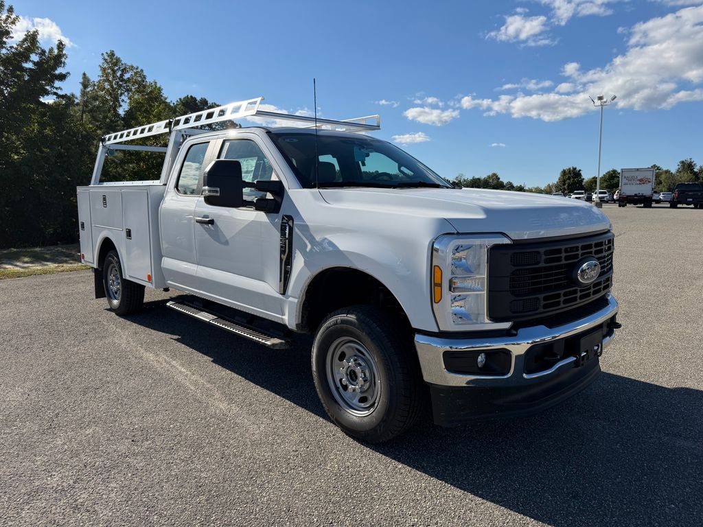 2025 Ford F-250 Super Duty XL's photo