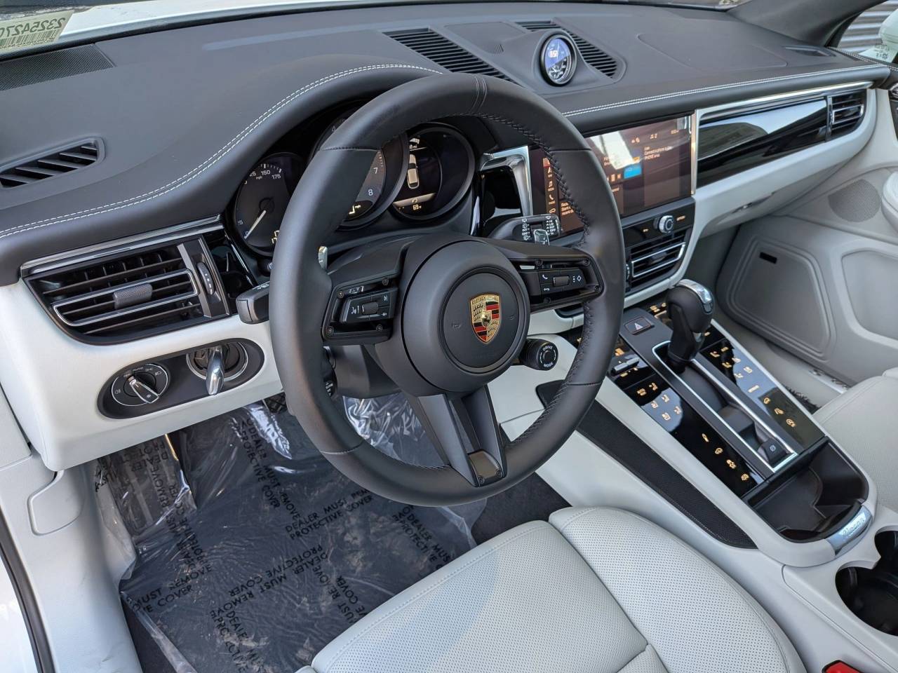 2025 Porsche Macan S photo 4