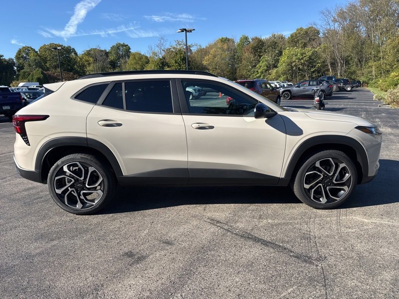 2026 Chevrolet Trax photo 2