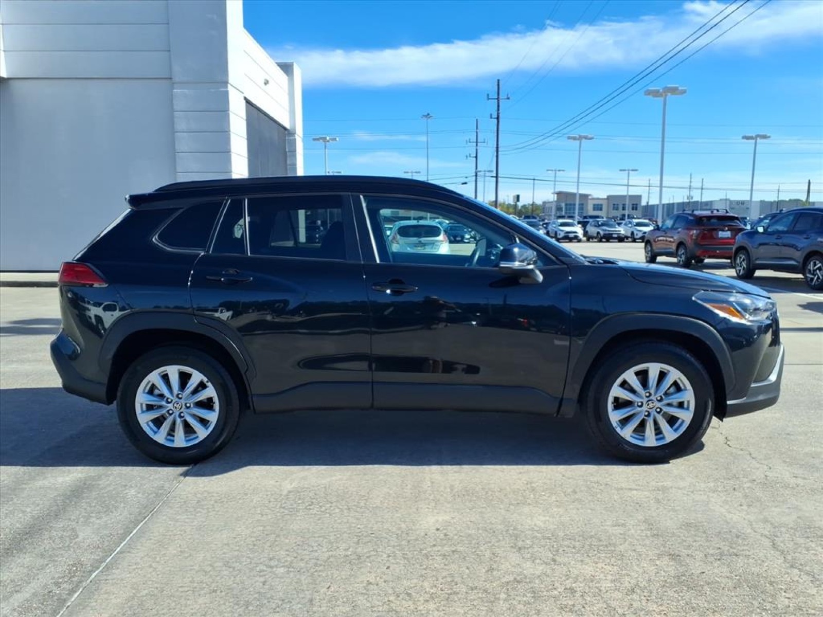 2024 Toyota Corolla Cross LE photo 4