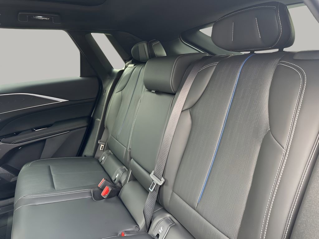 2025 Cadillac Lyriq Luxury photo 15