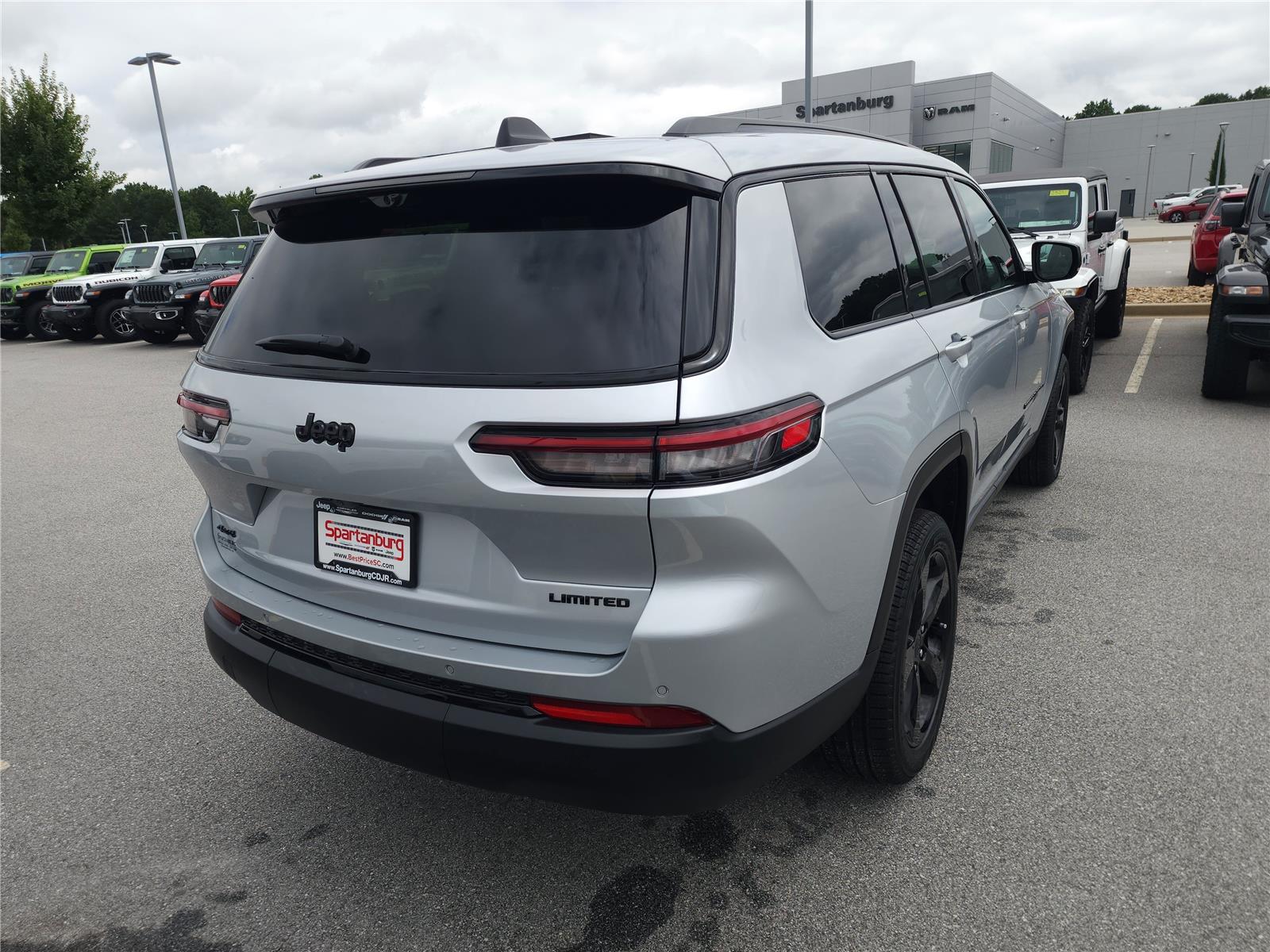 2025 Jeep Grand Cherokee Limited photo 4
