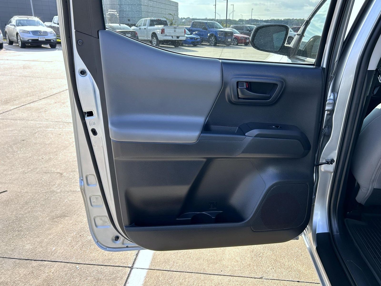 2022 Toyota Tacoma SR 4x4 photo 19