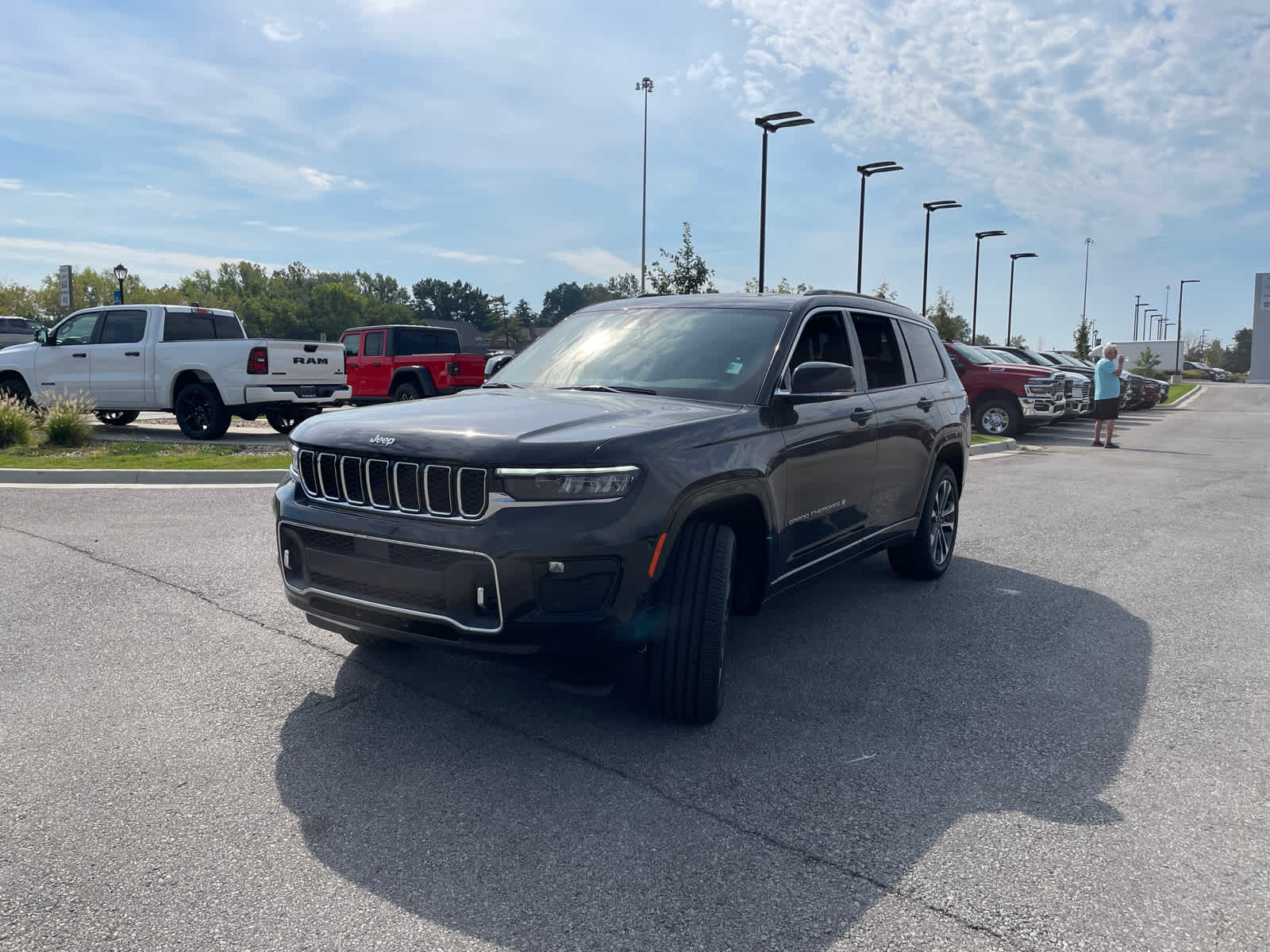 2025 Jeep Grand Cherokee Overland photo 4