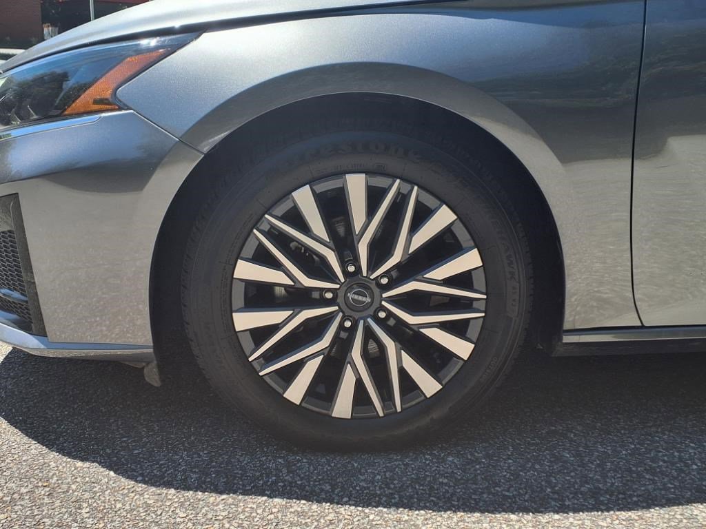2023 Nissan Altima 2.5 SV photo 7