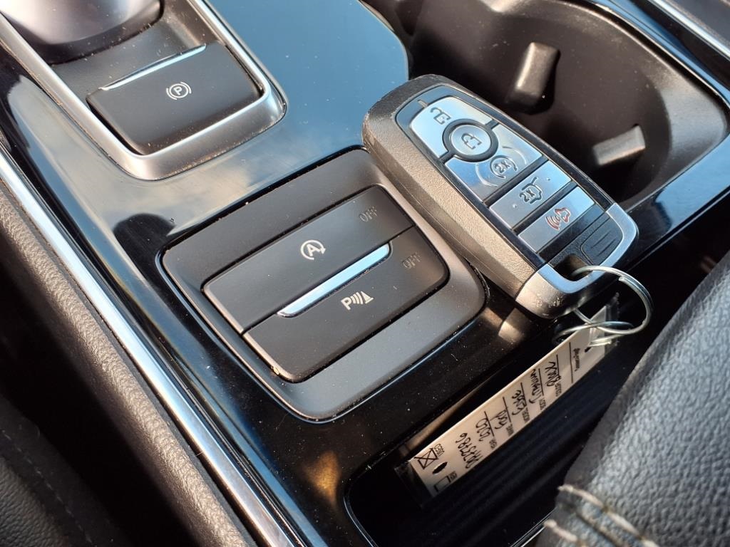 2020 Ford Edge Titanium photo 12