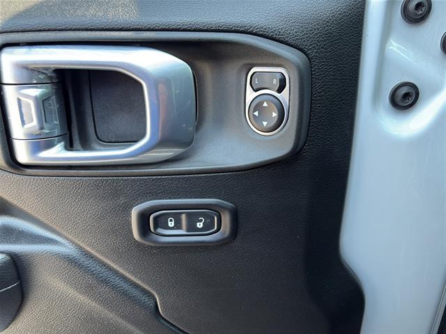 2022 Jeep Gladiator Mojave photo 13