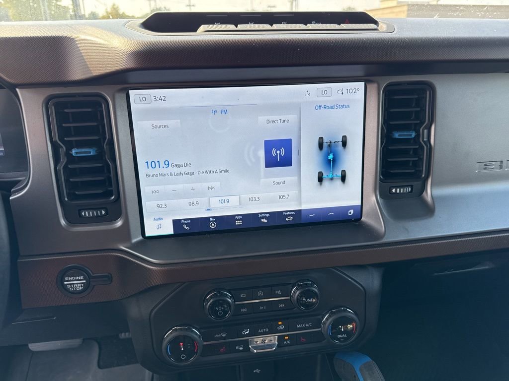 2022 Ford Bronco Outer Banks photo 15