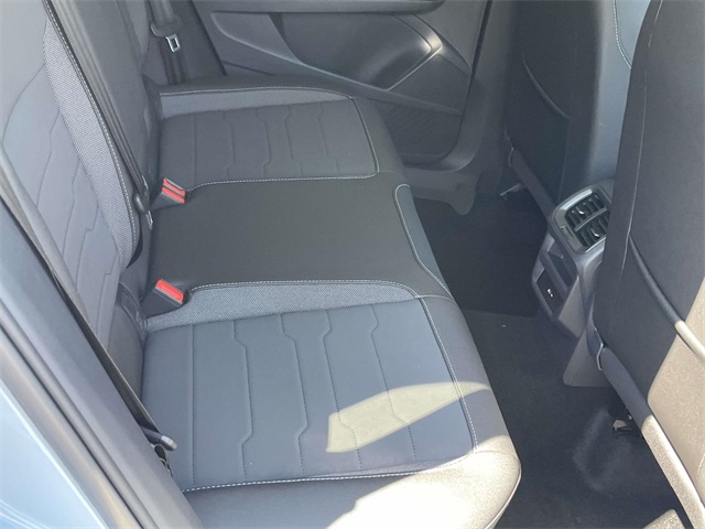 2025 Volkswagen Taos SE photo 14