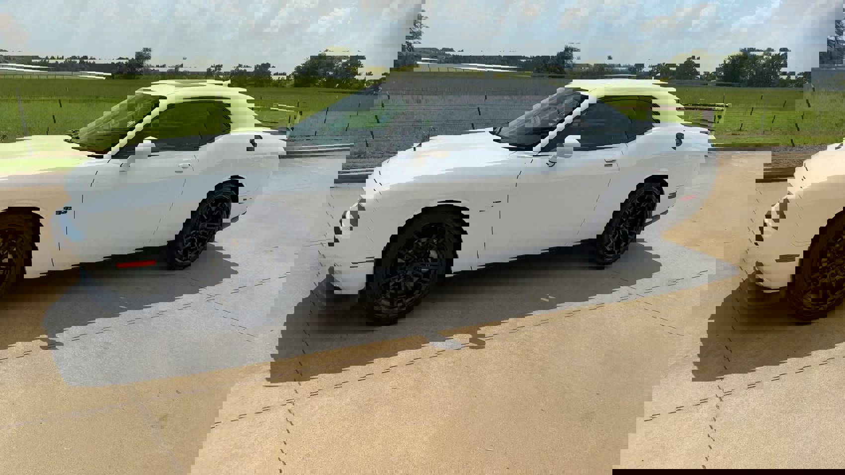 2023 Dodge Challenger R/T photo 4