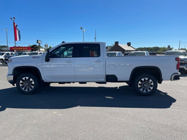 2024 Chevrolet Silverado 2500HD LT photo 2