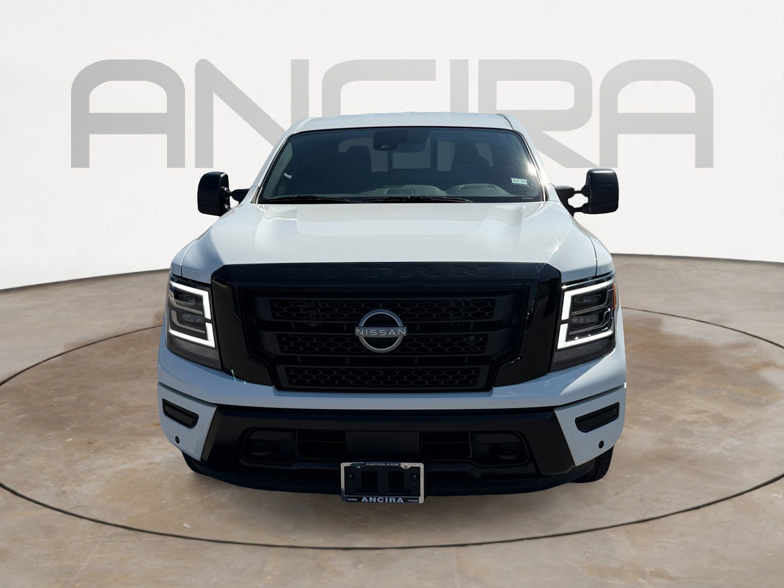 2023 Nissan Titan SV photo 4