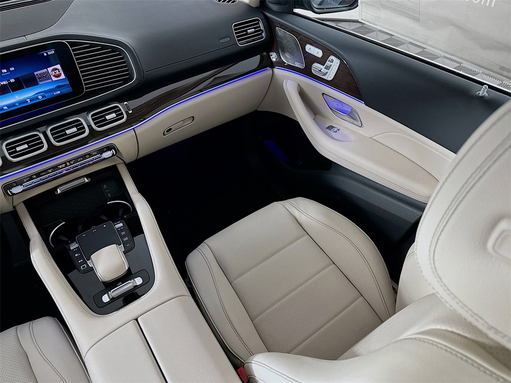 2026 Mercedes Benz GLS 450 4MATIC photo 18