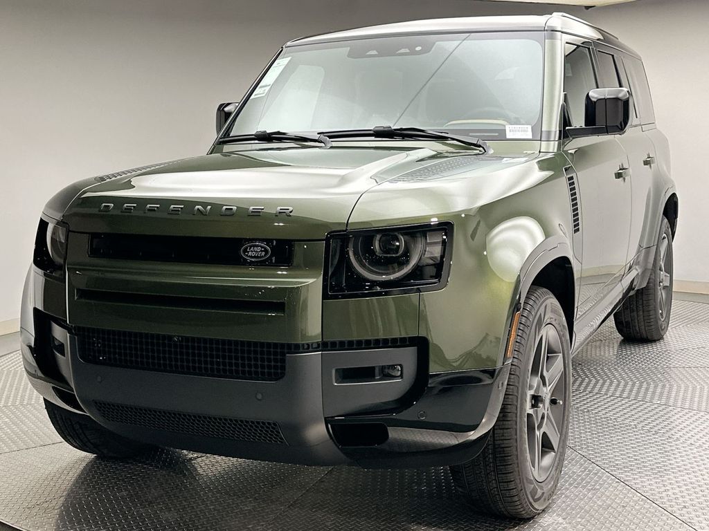 2026 Land Rover Defender X-Dynamic SE's photo