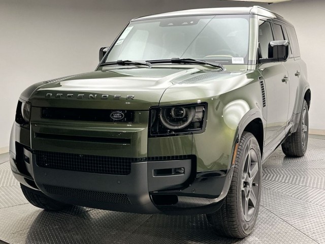 2026 Land Rover Defender X-Dynamic SE's photo