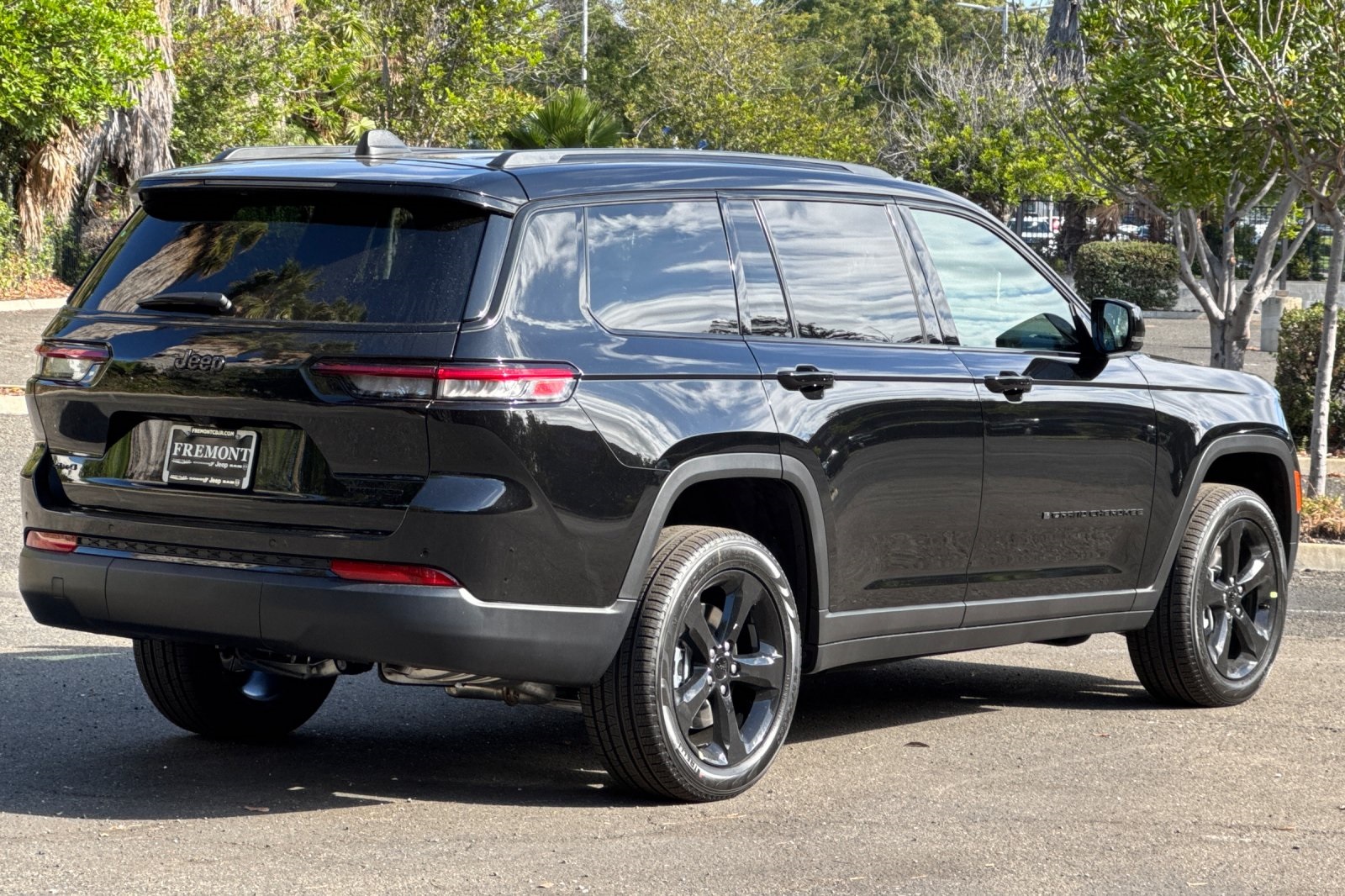 2025 Jeep Grand Cherokee Limited photo 3