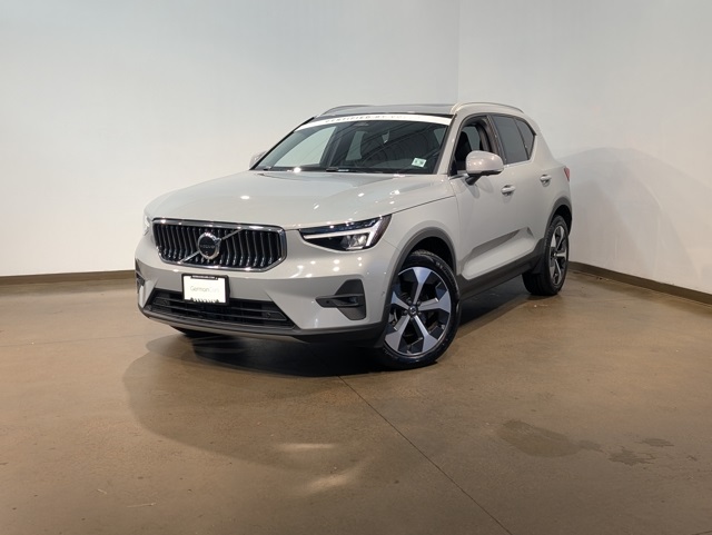 2025 Volvo XC40 Plus's photo