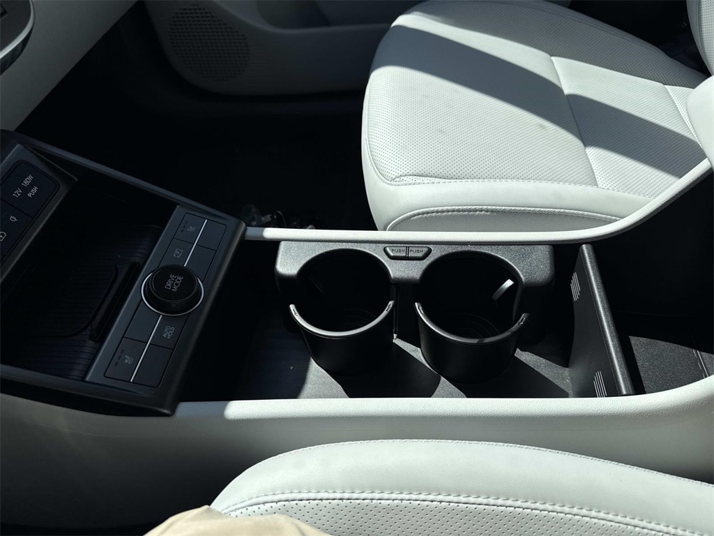 2026 Hyundai Kona SEL photo 10