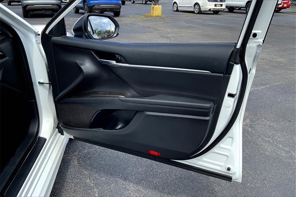 2021 Toyota Camry SE photo 23