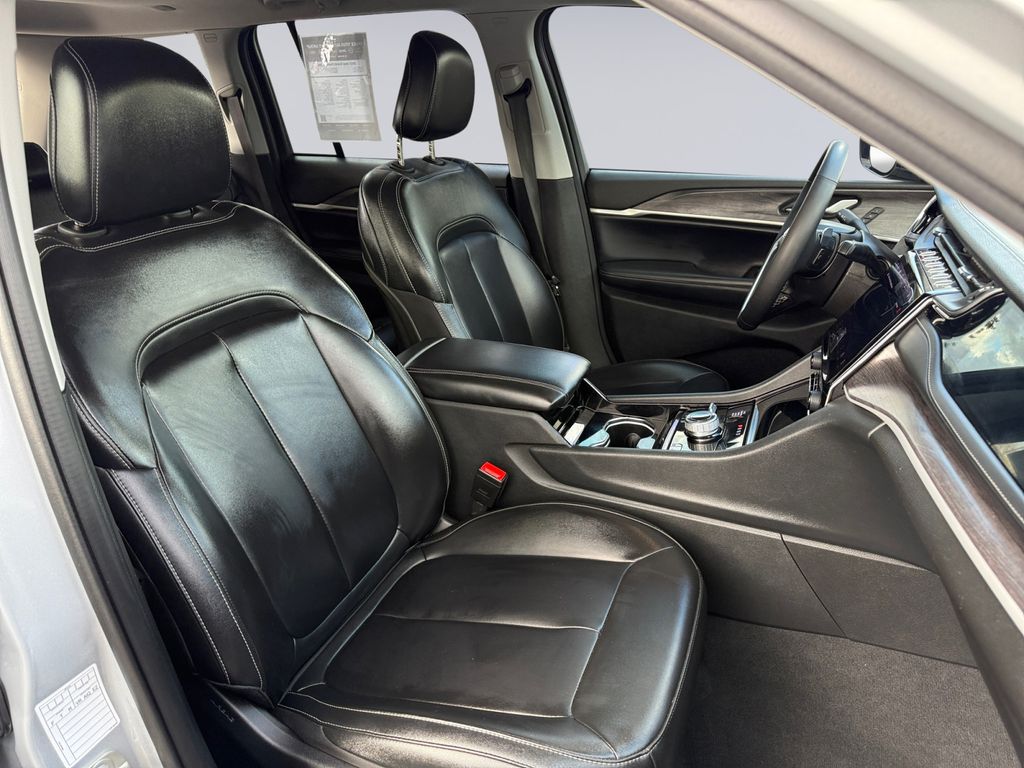 2023 Jeep Cherokee Base photo 17