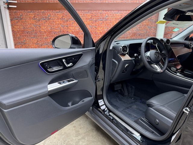 2025 Mercedes Benz GLC 350e 4MATIC photo 9