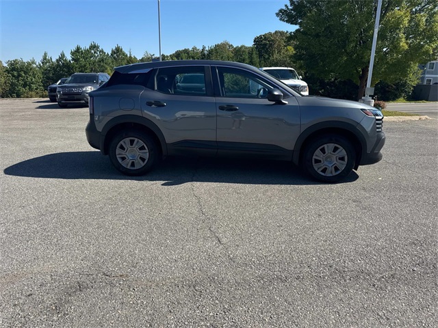 2025 Nissan Kicks S photo 2